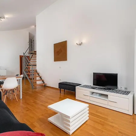 Flavia 1 Near The Beach, With Seaview In Umag - Apartman