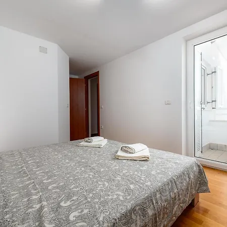 Flavia 1 Near The Beach, With Seaview In Umag - Apartamento Zambratija (Istria)
