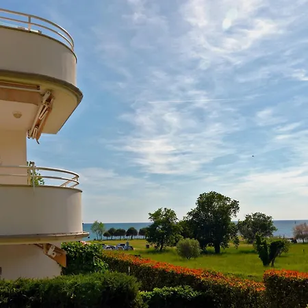 Flavia 1 Near The Beach, With Seaview In Umag - Apartamento *