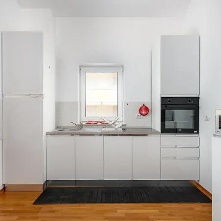 Apartment Flavia 1 Near The Beach, With Seaview In Umag -