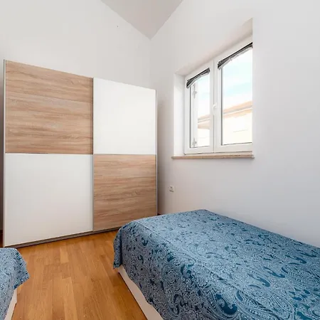 Flavia 1 Near The Beach, With Seaview In Umag - Apartment