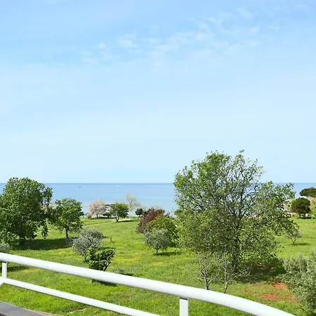 Flavia 1 Near The Beach, With Seaview In Umag - Apartment *